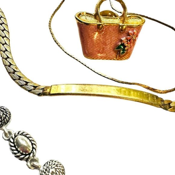 AVON Vintage Bundle Lot of 7 Avon Goldtone Jewelry Pieces 3 Necklaces 3 Brooches - Picture 4 of 9